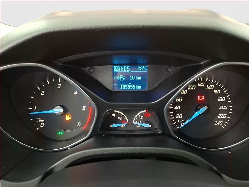 Ford Focus (2013) 2.0 TDCi, Automat, Tempomat - fotka 11 z 16