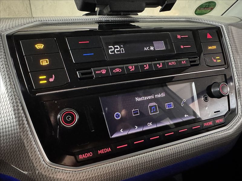 Volkswagen e-up! 61kW Move LED Kamera APP - fotka 35 z 40