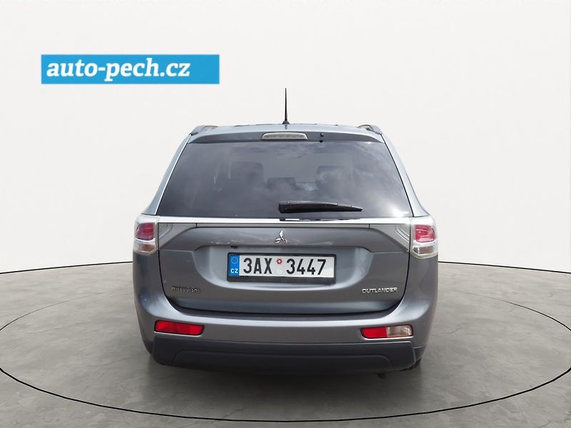 Mitsubishi Outlander (2014) 2.2 D-ID AT Instyle, AWD, 7m - fotka 3 z 41