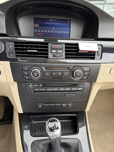 BMW Řada 3 320i cabrio e93 manuál - fotka 21 z 26
