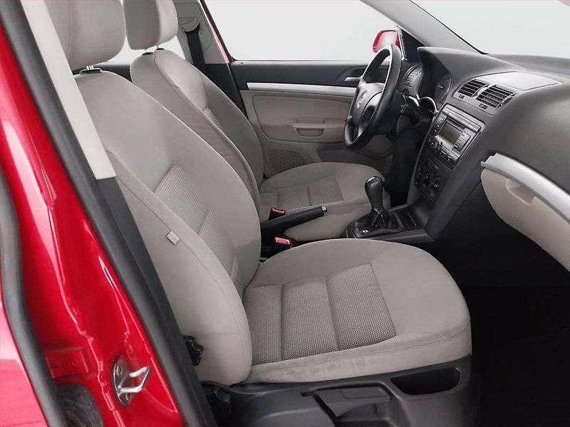 Škoda Octavia (2008) Ambiente 1.9 TDI, Serv.kniha - fotka 9 z 18