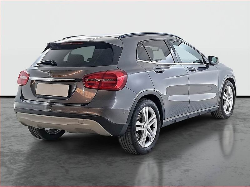 Mercedes-Benz GLA (2015) 220 CDI 4MATIC, 4X4 - fotka 5 z 23