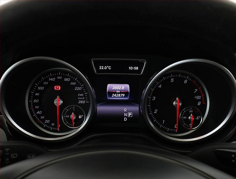 Mercedes-Benz GLS (2017) 500 4MATIC - fotka 9 z 21