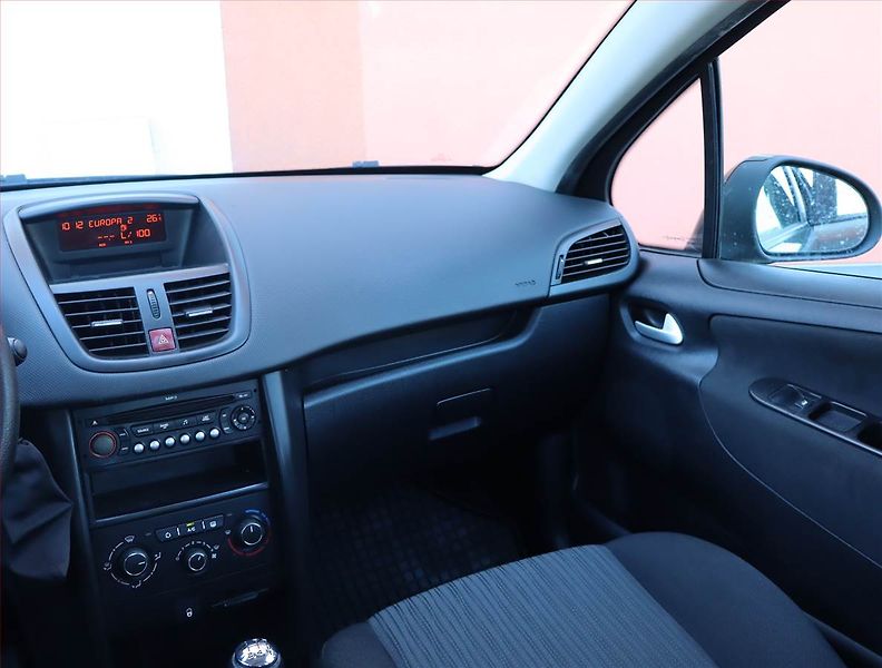 Peugeot 207 (2009) 1.4, po STK, za skvělou cenu - fotka 8 z 14