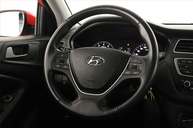 Hyundai i20 (2019) 1.2, Serv.kniha - fotka 8 z 12