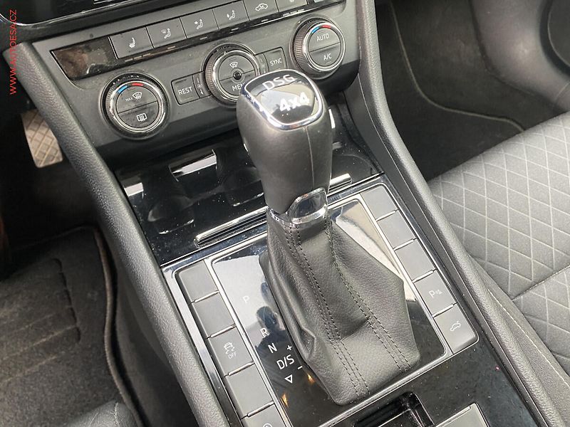 Škoda Superb (2015) 2.0 TDI 4x4, ČR, DSG, bixen - fotka 16 z 19