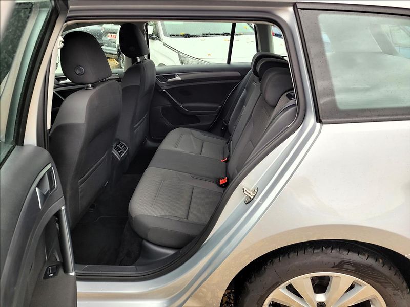 Volkswagen Golf 1,0 TSI,navi,digiklima,acc,alu - fotka 12 z 49
