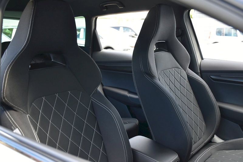 Škoda Karoq (2026) Sportline 1,5 TSI 110 kW 7° au - fotka 14 z 47