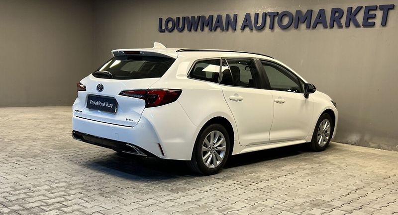 Toyota Corolla 1,8 Hybrid AT Comfort Business - fotka 2 z 17