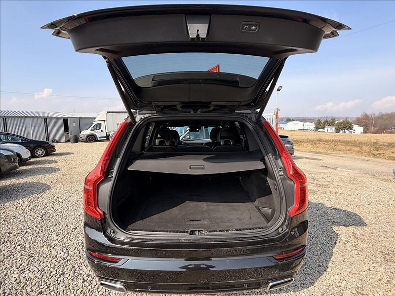 Volvo XC90 2,0 R-DESIGN SERVISKA TAŽNÉ - fotka 26 z 42