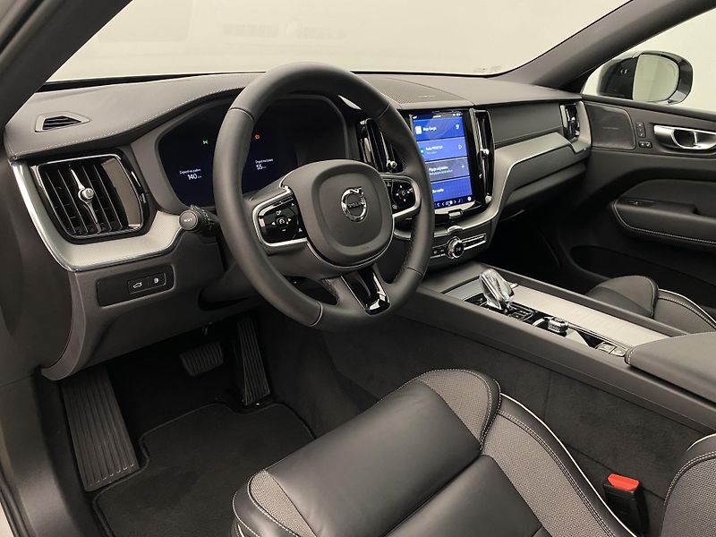 Volvo XC60 T6 AWD PLUG-IN ULTIMATE DARK  - fotka 4 z 52