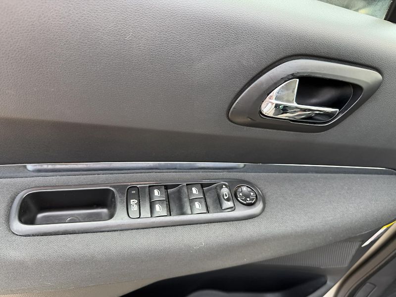 Peugeot 5008 1.6 HDI  - fotka 17 z 26