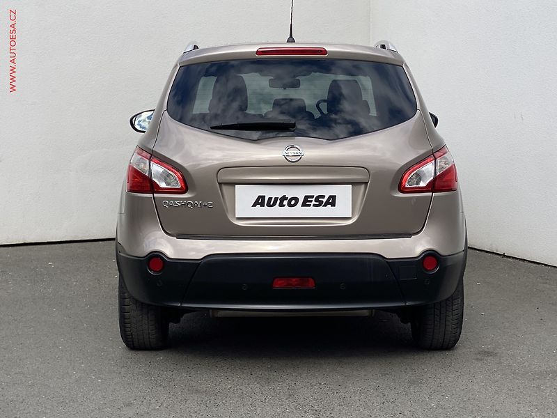 Nissan Qashqai (2011) 1.6i 7míst, Panor, +ALU - fotka 5 z 16