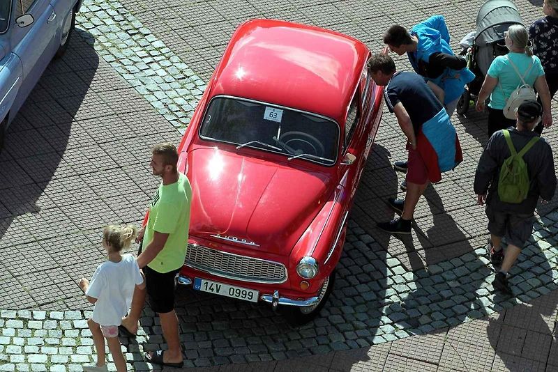 Již 8. ročník tradičního zlínského setkání všech majitelů vozů značky Škoda vyrobených do roku 1994. Náměstí Míru ve Zlíně.