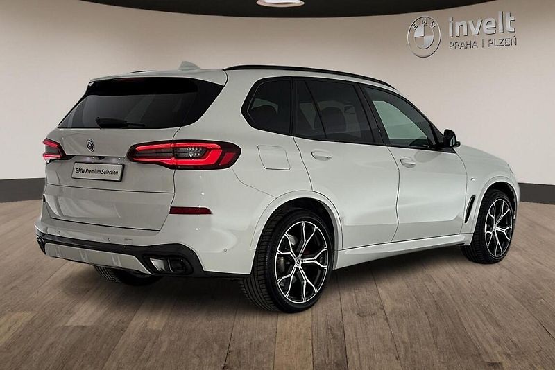BMW X5 xDrive40d - fotka 3 z 28
