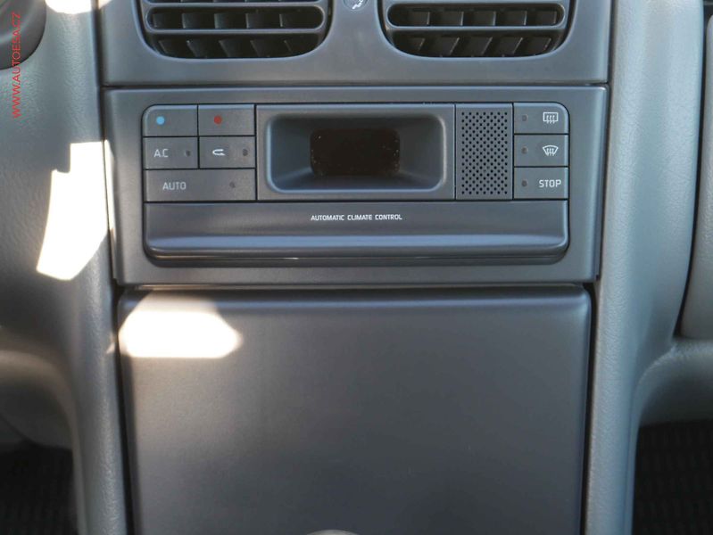 Renault Laguna (2000) 1.6i, 2.maj, AC - fotka 12 z 14