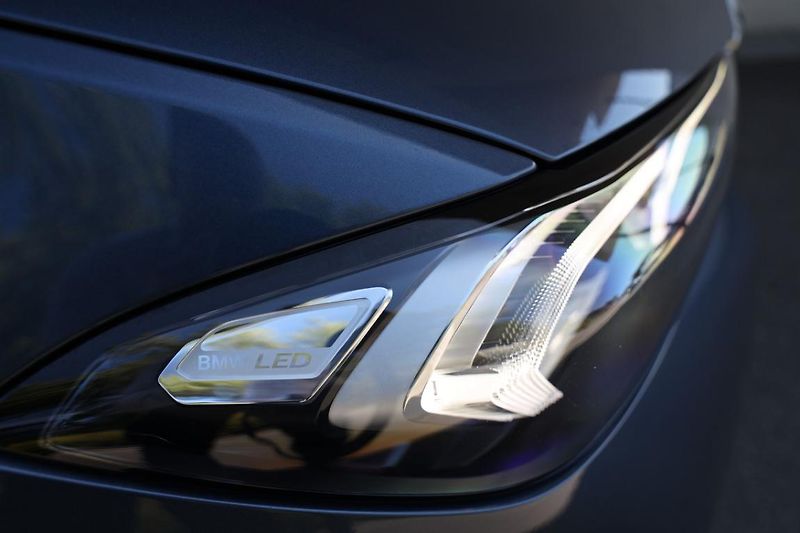 BMW Řada 3 330i xDrive Touring - fotka 21 z 22