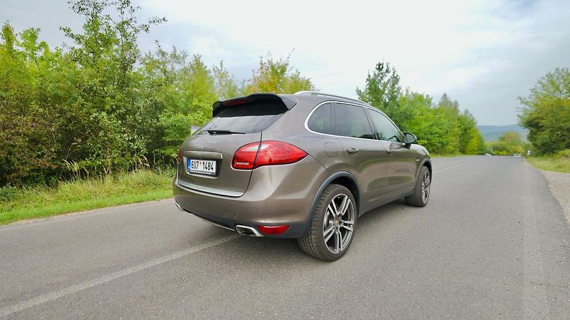 Porsche Cayenne (2011) - fotka 6 z 25