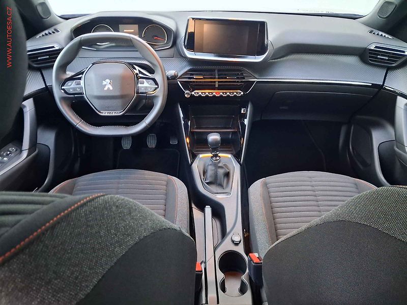 Peugeot 2008 (2023) 1.2 PT, 1.maj,ČR, Active - fotka 8 z 16