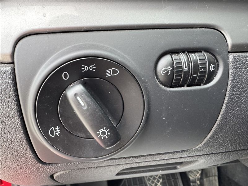 Volkswagen Golf 1,4 i 16V TRENDLINE 1.maj. ČR - fotka 25 z 50