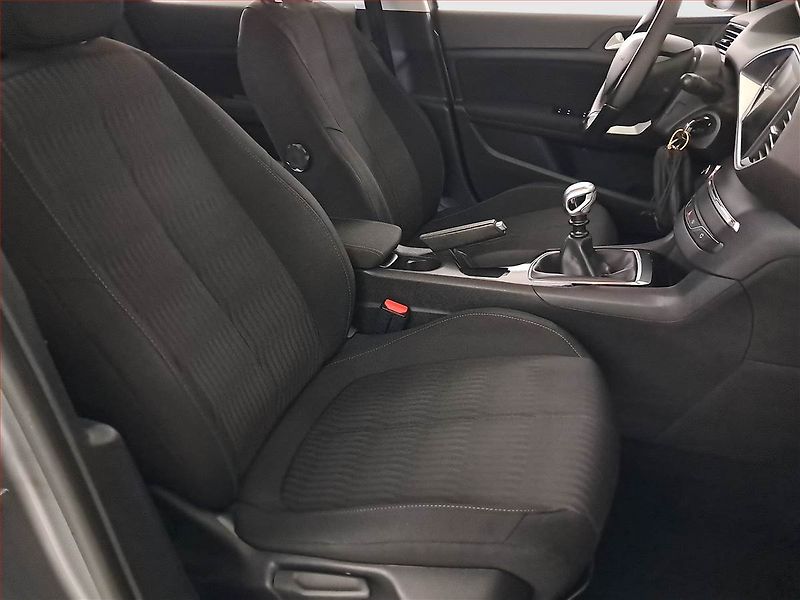 Peugeot 308 (2015) 1.6 BlueHDi, Tempomat - fotka 9 z 21