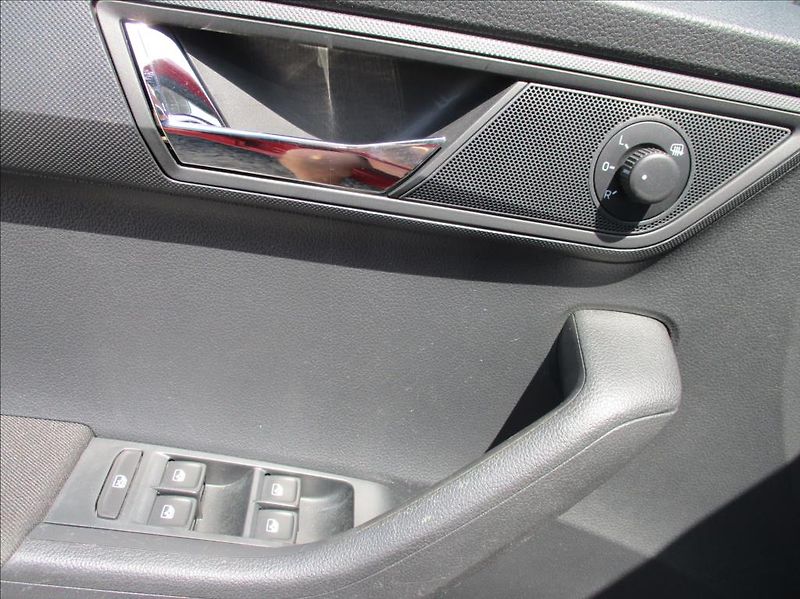 Škoda Fabia 1,0 TSI, klima,servis,DPH,CZ, - fotka 18 z 21