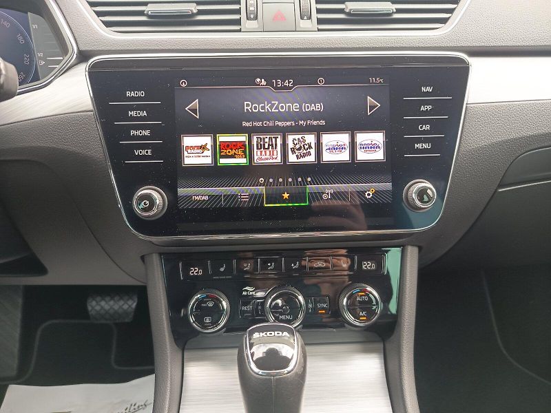 Škoda Superb (2022) 2.0TDI 110kW DSG COMFORT PLUS - fotka 12 z 35