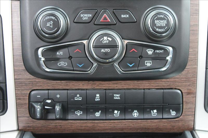 Dodge RAM 3.0L V6 EcoDIESEL / LARAMIE - fotka 24 z 43