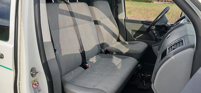 Volkswagen Transporter 1.9 TDI L2 H2 9míst LONG  - fotka 17 z 32