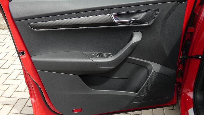 Škoda Karoq 1,5 TSI DSG Sportline - fotka 8 z 24