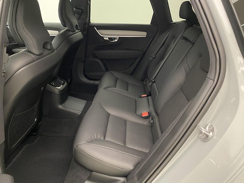 Volvo V90 T6 AWD RECHARGE CORE REZERVACE - fotka 5 z 60