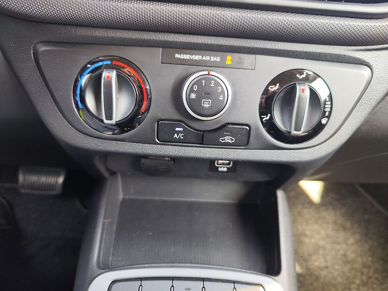 Hyundai i10 1.0i/49kW Comfort AMT - fotka 15 z 26