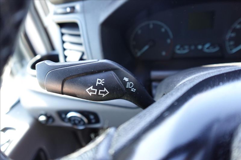 Ford Transit 2,0 TDCi  L3H2 8MÍST BUS KLIMA - fotka 31 z 40