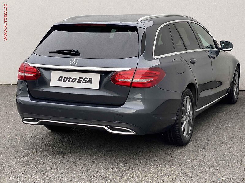 Mercedes-Benz Třídy C (2016) 1.6, AT, LED - fotka 4 z 20