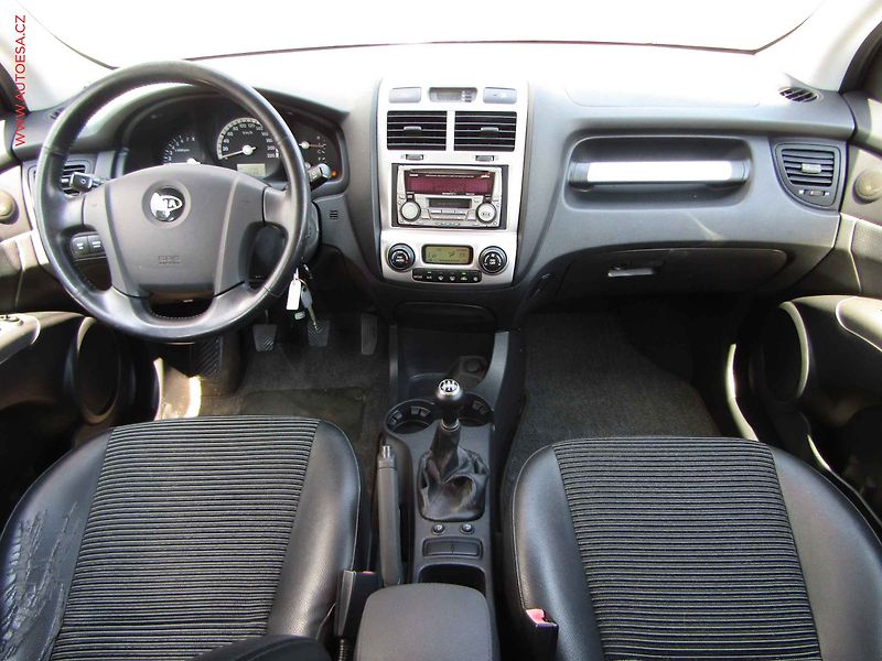 Kia Sportage (2005) 2.0i 4WD, AC, park.asist - fotka 8 z 14