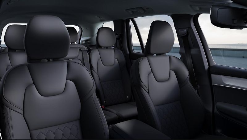 Volvo XC90 (2026) T8 AWD RECHARGE CORE 7míst AUT - fotka 6 z 20