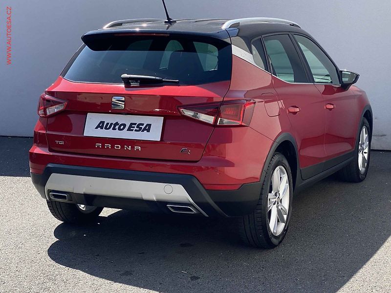 Seat Arona (2019) 1.0 TGi, FR, LED, kamera - fotka 4 z 17