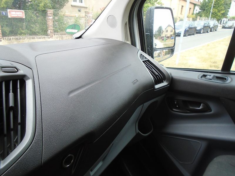 Ford Transit Custom (2015) 2.2 TDCi 6 míst, klima - fotka 22 z 25