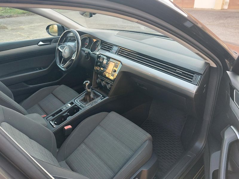 Volkswagen Passat 2,0 TDi 110kw Business ČR - fotka 16 z 19