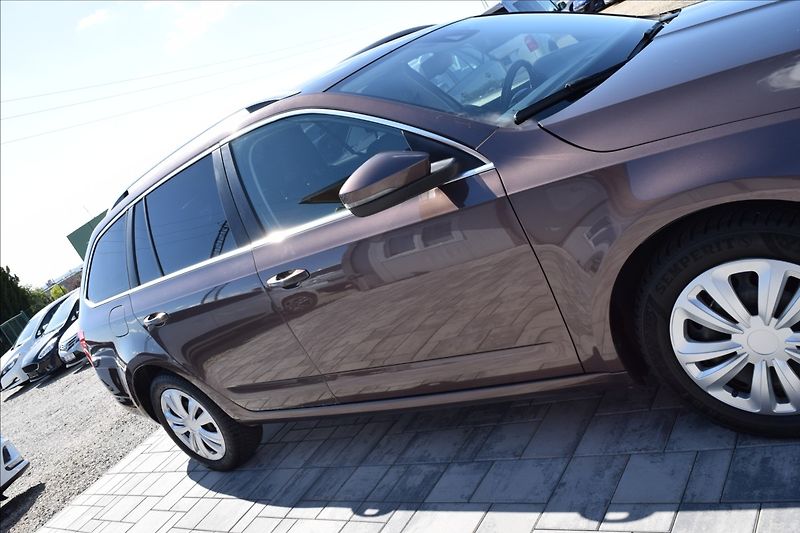 Škoda Octavia 2,0 TDI 110KW DSG TAŽNÉ NAVI - fotka 9 z 47