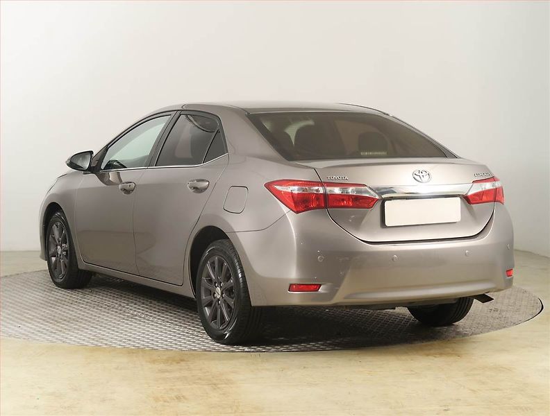 Toyota Corolla (2016) 1.6 Valvematic, Automat - fotka 4 z 22