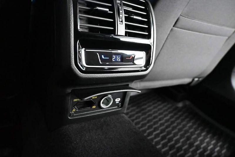 Volkswagen Passat (2023) 2.0 LED DSG ACC VIRTUAL Kamera - fotka 25 z 34