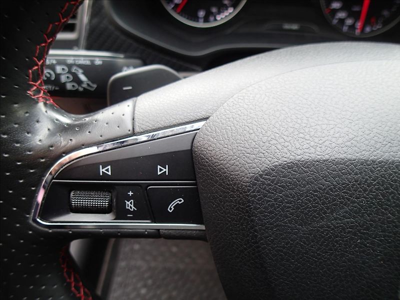 Seat Leon 2,0 TDi, FR, Dsg, ČR - fotka 14 z 49