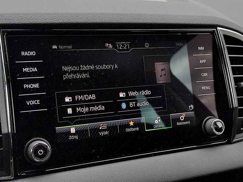 Škoda Karoq (2023) Style Plus 2,0 Tdi 110 Kw 4x4 - fotka 14 z 36