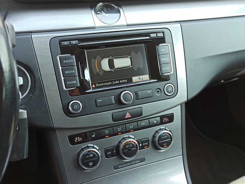 Volkswagen Passat 2.0TDI 103kW  - fotka 20 z 28