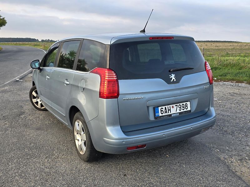 Peugeot 5008 (2011) HDI 2,0 110kw - fotka 3 z 6