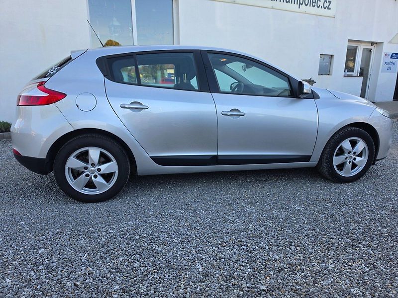 Renault Mégane (2009) 1.6 i Rozvody,TOP - fotka 2 z 27