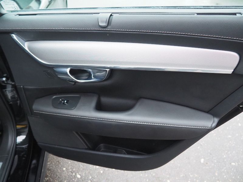 Volvo S90 (2021) B5, AWD, Inscription, 173 kW - fotka 14 z 37