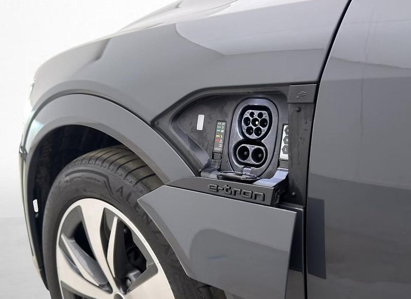 Audi Q8 e-tron 55 Quattro Kamera Tažné - fotka 27 z 36