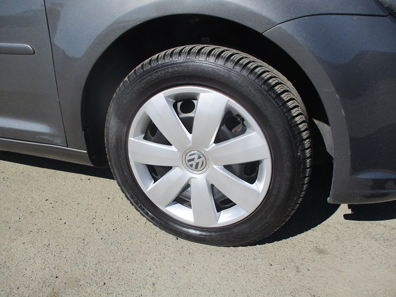 Volkswagen Touran 1,6 TDi CL BlueMotion*TAŽ.ZAŘ. - fotka 24 z 46